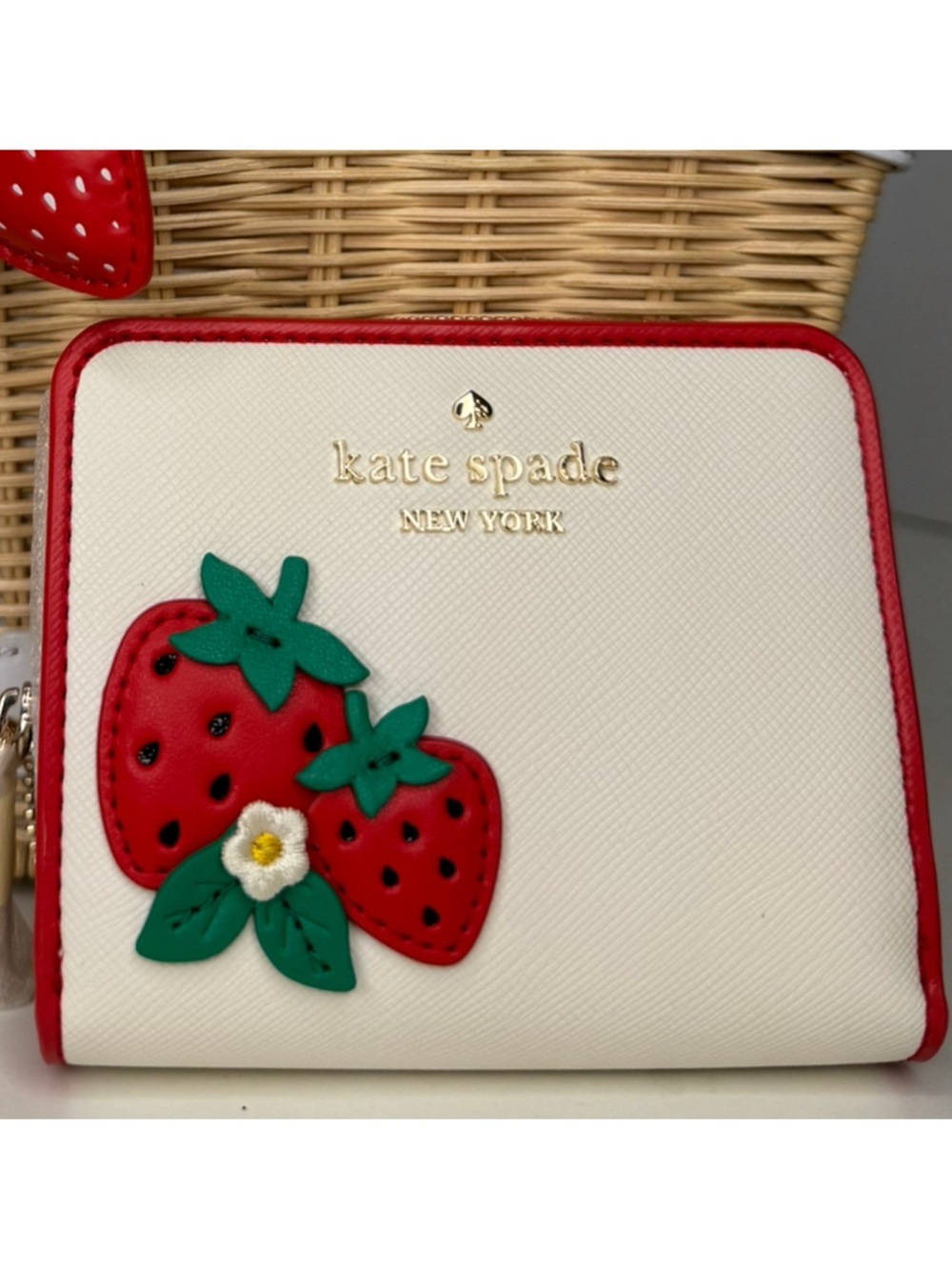 New Kate spade Strawberry Dreams Small Zip Around Bifold Wallet NWT